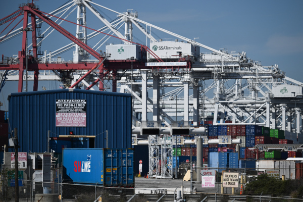 Bild: Trotz Trumps Zöllen: US-Handelsdefizit 2025 kaum gesunken