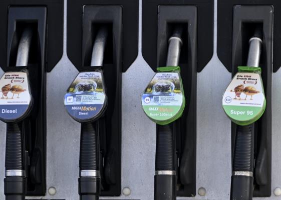 Bild: Sprit: Regierung prüft - ÖAMTC, ARBÖ, VCÖ fordern Handeln