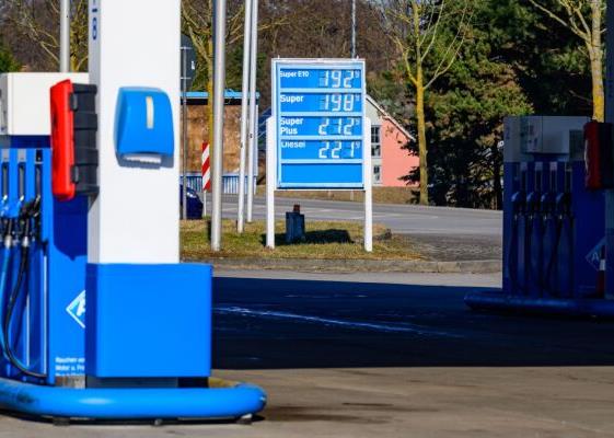 Bild: Spritpreise - Stocker für temporäre Steuersenkung