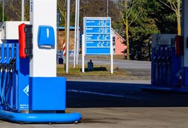 Bild: Spritpreise - Stocker für temporäre Steuersenkung