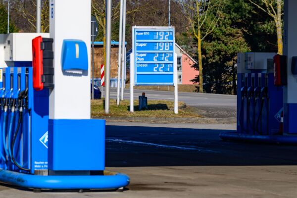 Bild: Spritpreise - Stocker für temporäre Steuersenkung