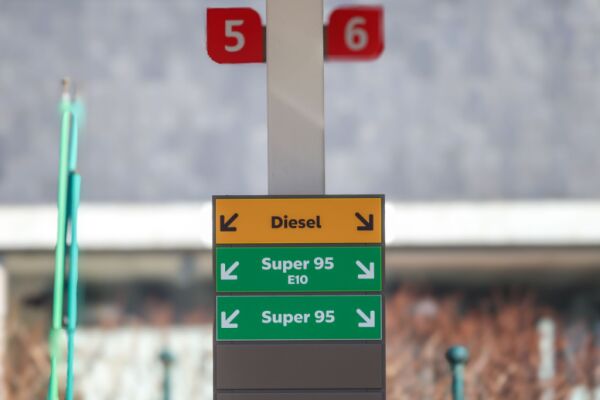 Bild: Zapfsäulen-Streit: Deutsche Regierung geht auf Konzerne los