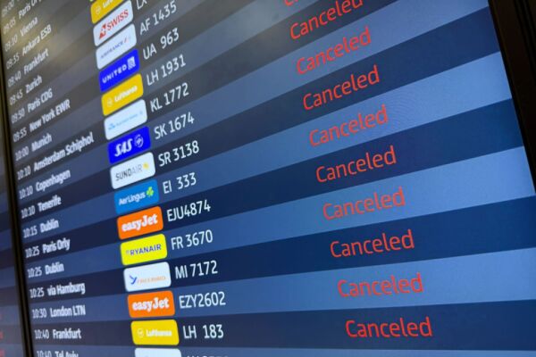 Bild: Warnstreik legt Berliner Flughafen lahm