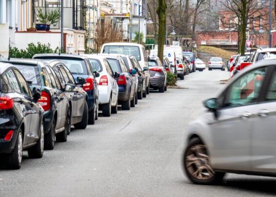 Bild: Marterbauer besteht beim Sprit auf budgetneutrale Lösung