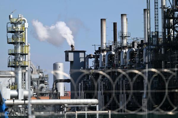 Bild: Spritpreise - 325.000 Tonnen aus Rohölreserve freigegeben