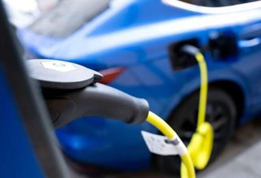 Bild: Nahost-Konflikt schiebt E-Auto-Interesse an