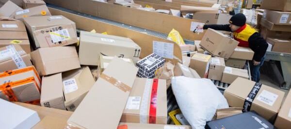 Bild: Billige Online-Ware: EU führt neue Bearbeitungsgebühr ein