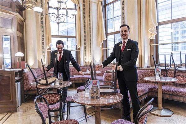 Bild: Das Café Central setzt im Rahmen eines großen Renovierungsprojekts unter anderem auf Fernkälte von Wien Energie und spart damit  50 Prozent der CO₂-Emissionen ein.