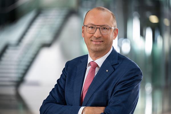 Bild: KI als täglicher Begleiter in der RLB OÖ