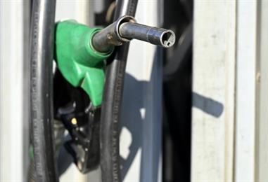 Bild: Spritpreisbremse in Kraft - Regierung sieht keine Engpässe