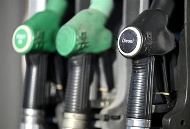 Bild: Preise an den Zapfsäulen gingen am Donnerstag leicht zurück