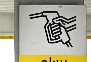 Bild: Spritpreis - Diesel bei 2,147 Euro, Benzin bei 1,752 Euro