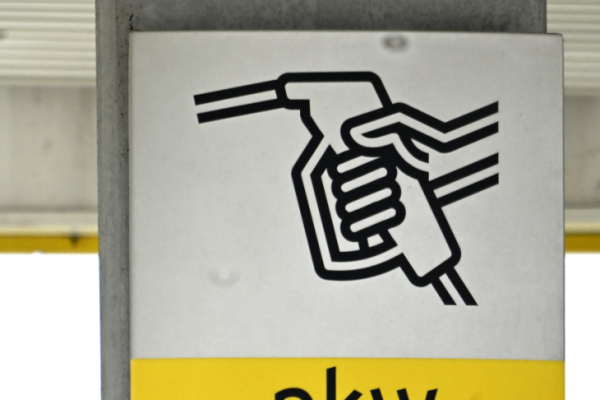 Bild: Spritpreis - Diesel bei 2,147 Euro, Benzin bei 1,752 Euro