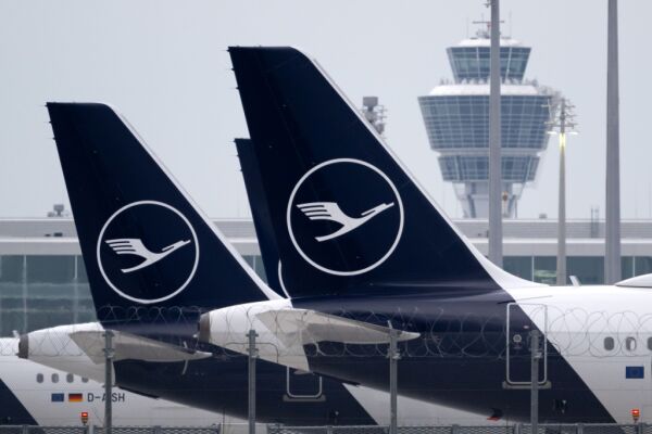 Bild: Flugbegleiter streiken bei der Lufthansa