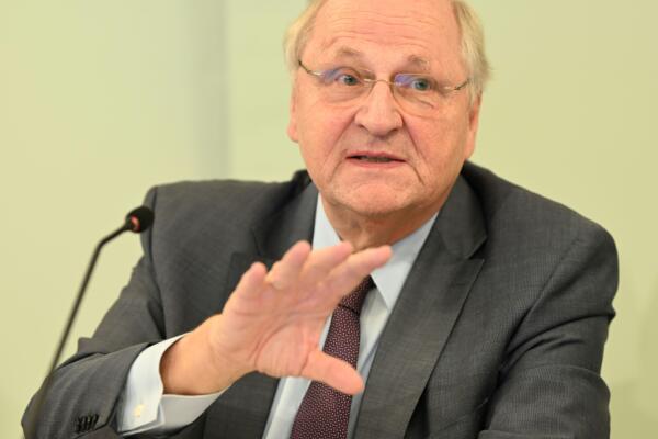 Bild: Badelt für Privatbeitrag bei Pensionen und Gesundheit