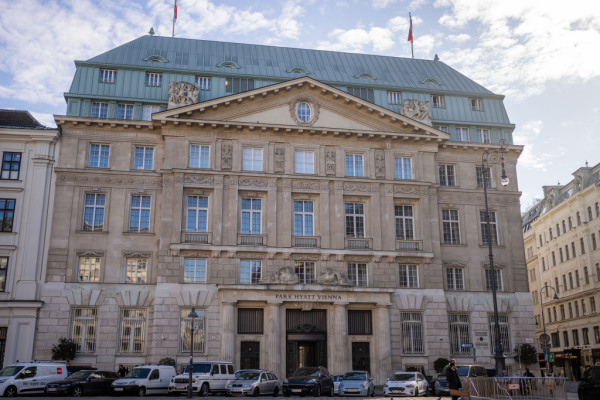 Bild: Signa - Neuer Interessent für Luxushotel Park-Hyatt