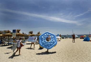 Bild: Begehrte Urlaubsziele sind zum Teil aktuell günstiger