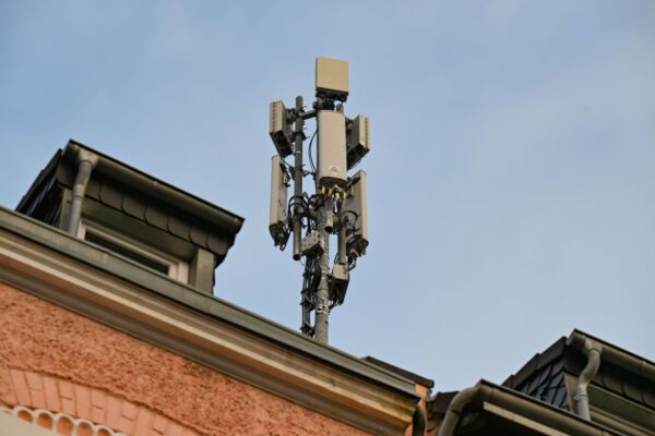 Bild: Nokias KI-Geschäft brummt - Wachstumsziele angehoben