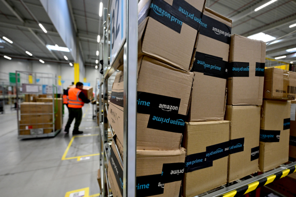 Bild: Spatenstich für Amazon-Verteilzentrum in Enns