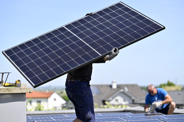 Bild: Ohne Strom aus Sonne und Wind wären Preise laut Studie höher