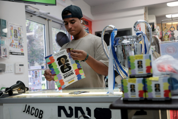 Bild: Volles Panini-Album kostet ohne Tauschen 1.500 Euro