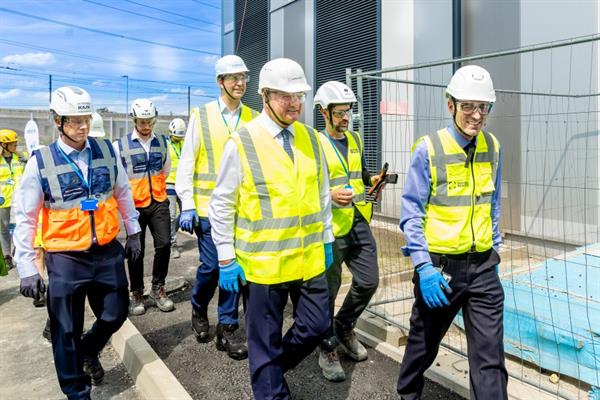 Bild: Bundeskanzler besucht Digital Realty-Campus
