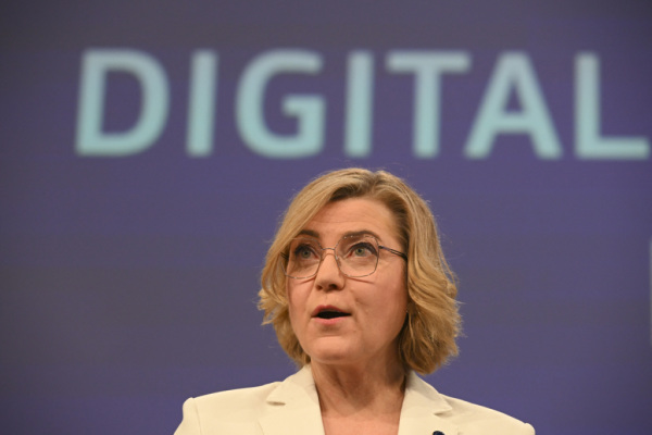 Bild: EU-Kommission kritisiert US-Sperre für KI-Modelle
