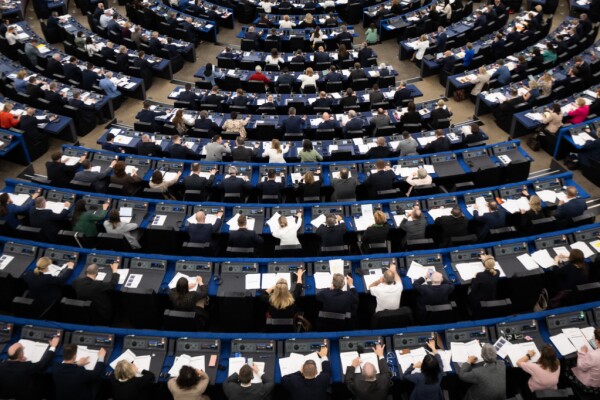 Bild: EU-Parlament stimmt für Umsetzung von EU-US-Zolldeal