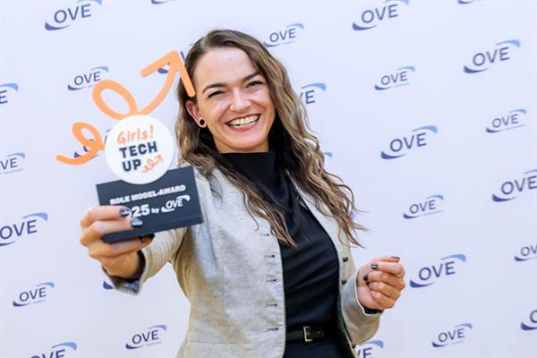 Bild: Mit dem Wettbewerb „Girls! Tech Up“ sucht der OVE junge Technikerinnen. Sie sollen Mädchen für Karrierewege in Elektrotechnik, IT und Energiewirtschaft begeistern.