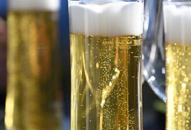 Bild: Drei Stiegl-Zustellbasen machen zu: 48 Personen betroffen