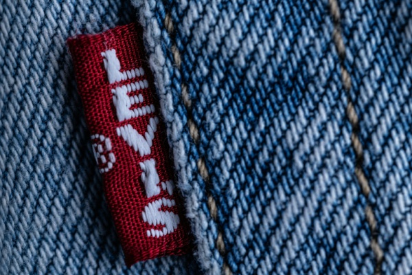 Bild: Levi Strauss hebt nach starkem Quartal Jahresziele an