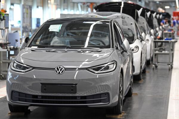 Bild: Neuwagenverkäufe heuer deutlich beschleunigt