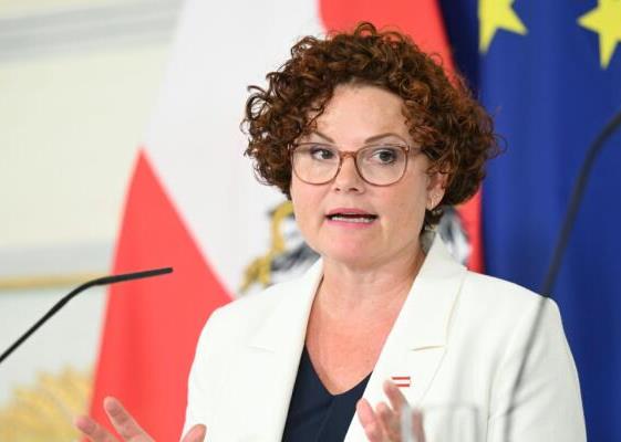 Bild: Staatssekretärin Zehetner für Kooperation mit Griechenland