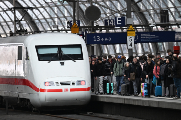 Bild: Deutsche Bahn - Minister will Boni an Pünktlichkeit koppeln