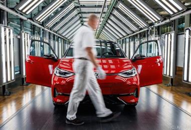 Bild: VW streicht von 50.000 Jobs Hälfte in Deutschland