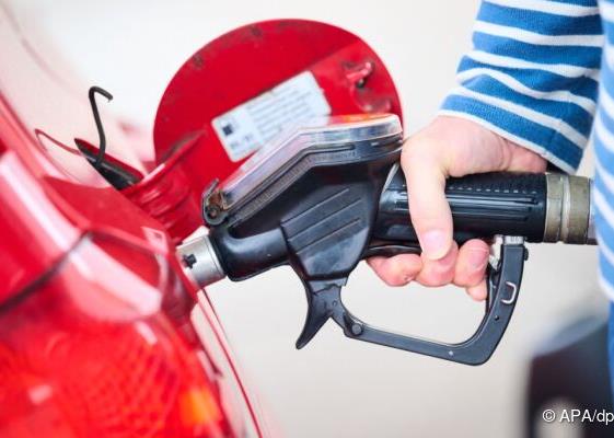 Bild: IHS-Studie: Hohe Treibstoffpreise waren großteils importiert
