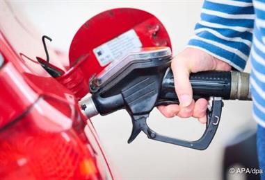 Bild: IHS-Studie: Hohe Treibstoffpreise waren großteils importiert