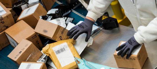 Bild: Auch stationäre Händler spüren neue Paketsteuer
