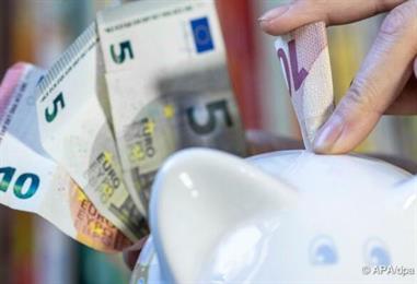 Bild: Weltspartag - Aus Sparern werden zunehmend Anleger