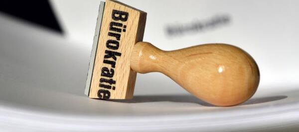 Bild: Für Führungskräfte Bürokratie und Lohnkosten größte Probleme