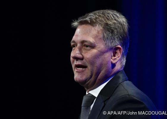Bild: Audi-Chef Döllner rechtfertigt sich für Auftritt mit Trump